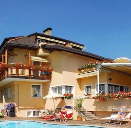 Pension Aurora Appiano Sulla Strada Del Vino Luaran gambar