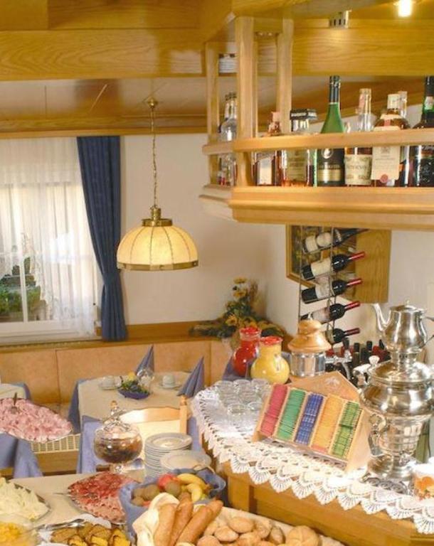 Pension Aurora Appiano Sulla Strada Del Vino Luaran gambar